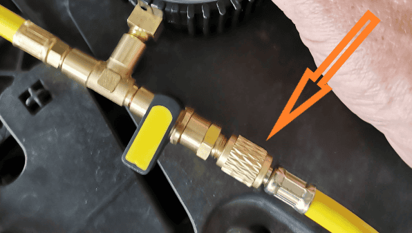 Raccord à desserrer avant le vanne